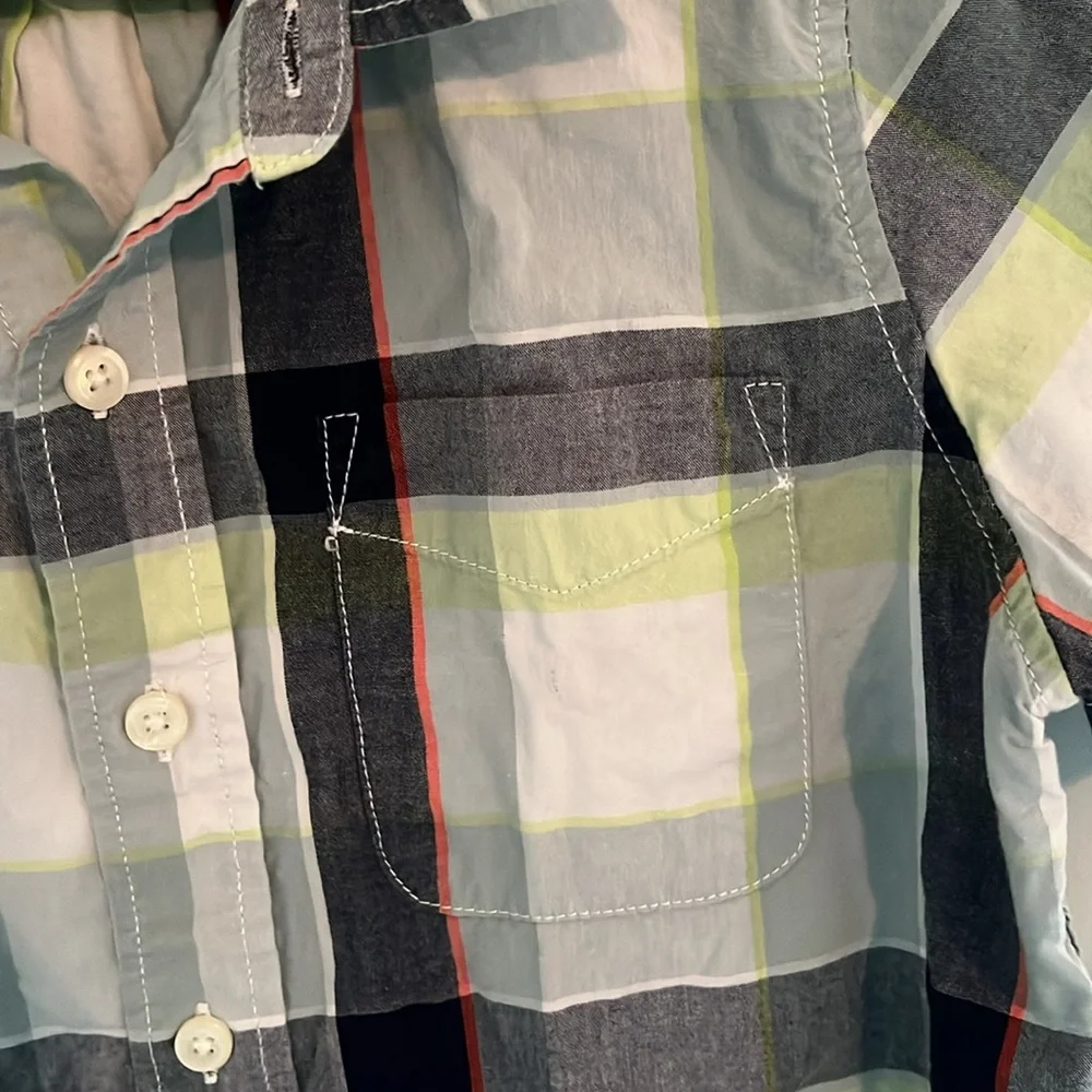 Gap kids multi-colored plaid button down shirt with w/ short sleeves and pocket - Picture 3 of 5